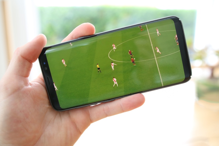 Find out How to Watch Football on Mobile for Free
