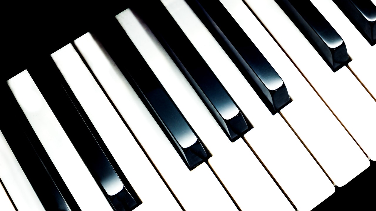 Learn How to Play the Piano on Your Device - Best App to Download