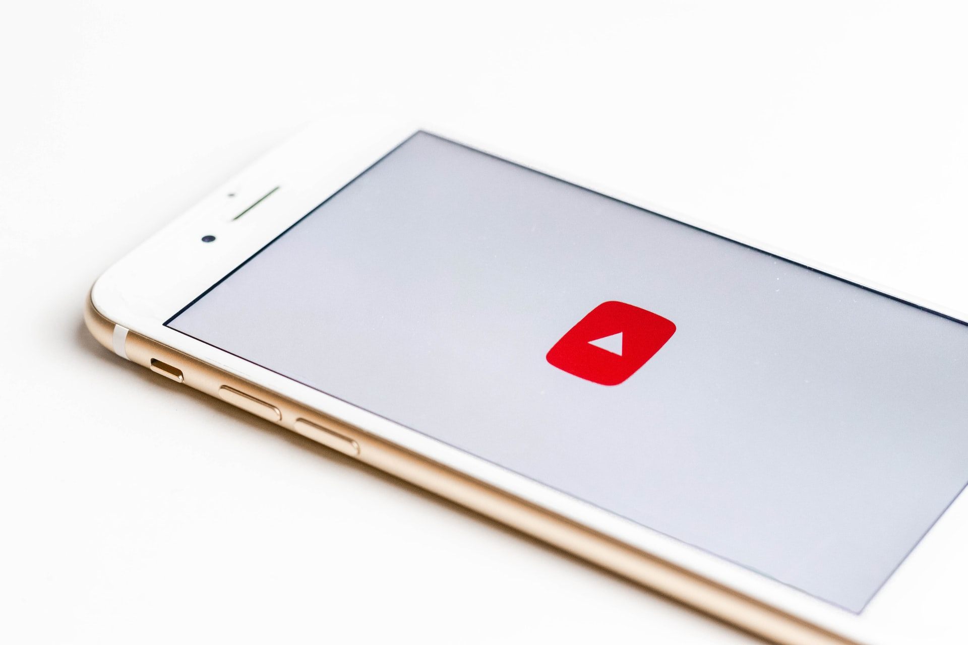 Find Out How it Is Possible to Listen to a Video on YouTube with the App Closed
